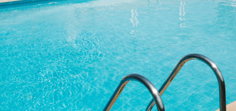 Swimming pools in Athens / Πισίνες στην Αθήνα