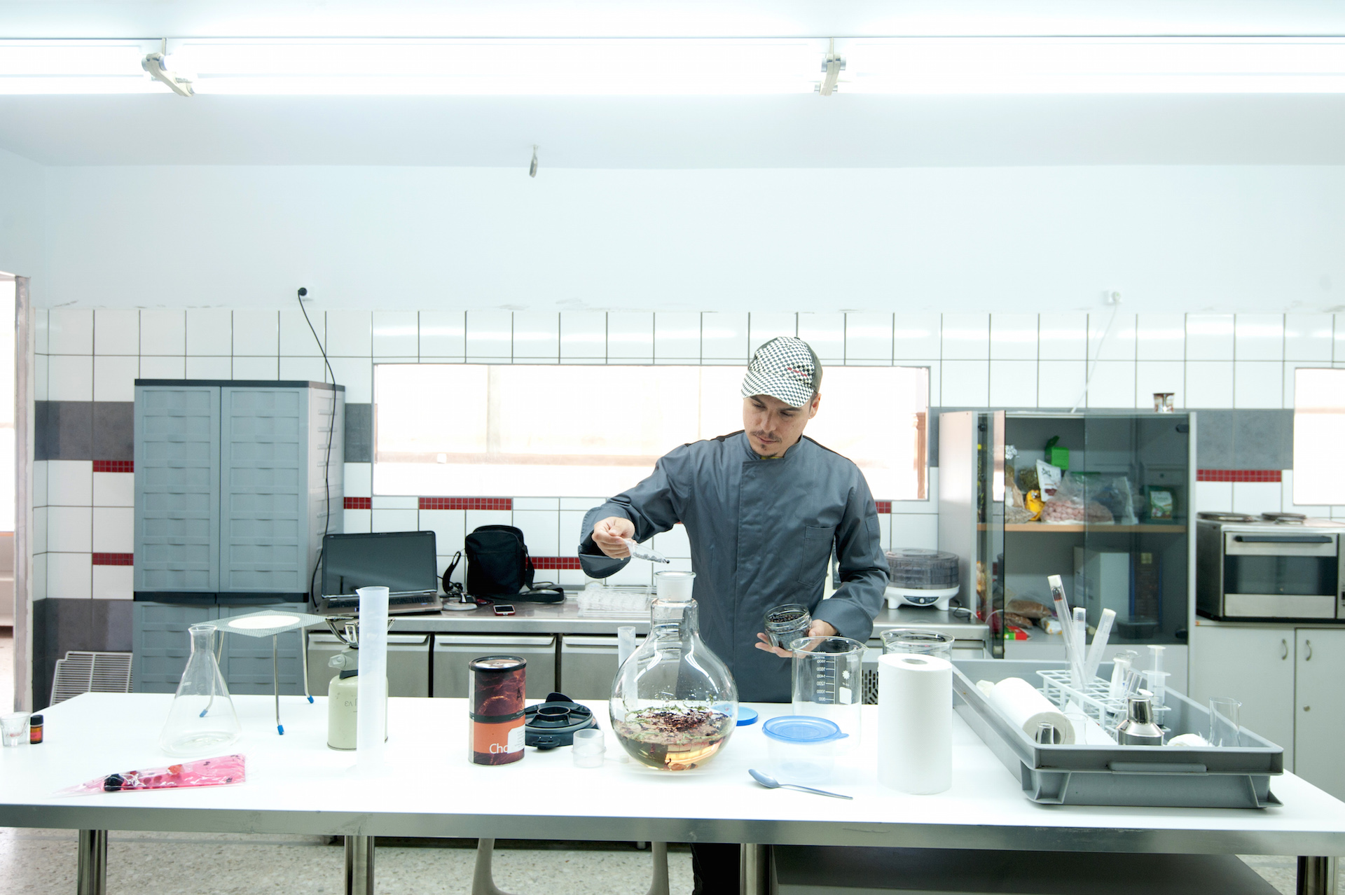 MOMIX BAR ERGASTIRIO