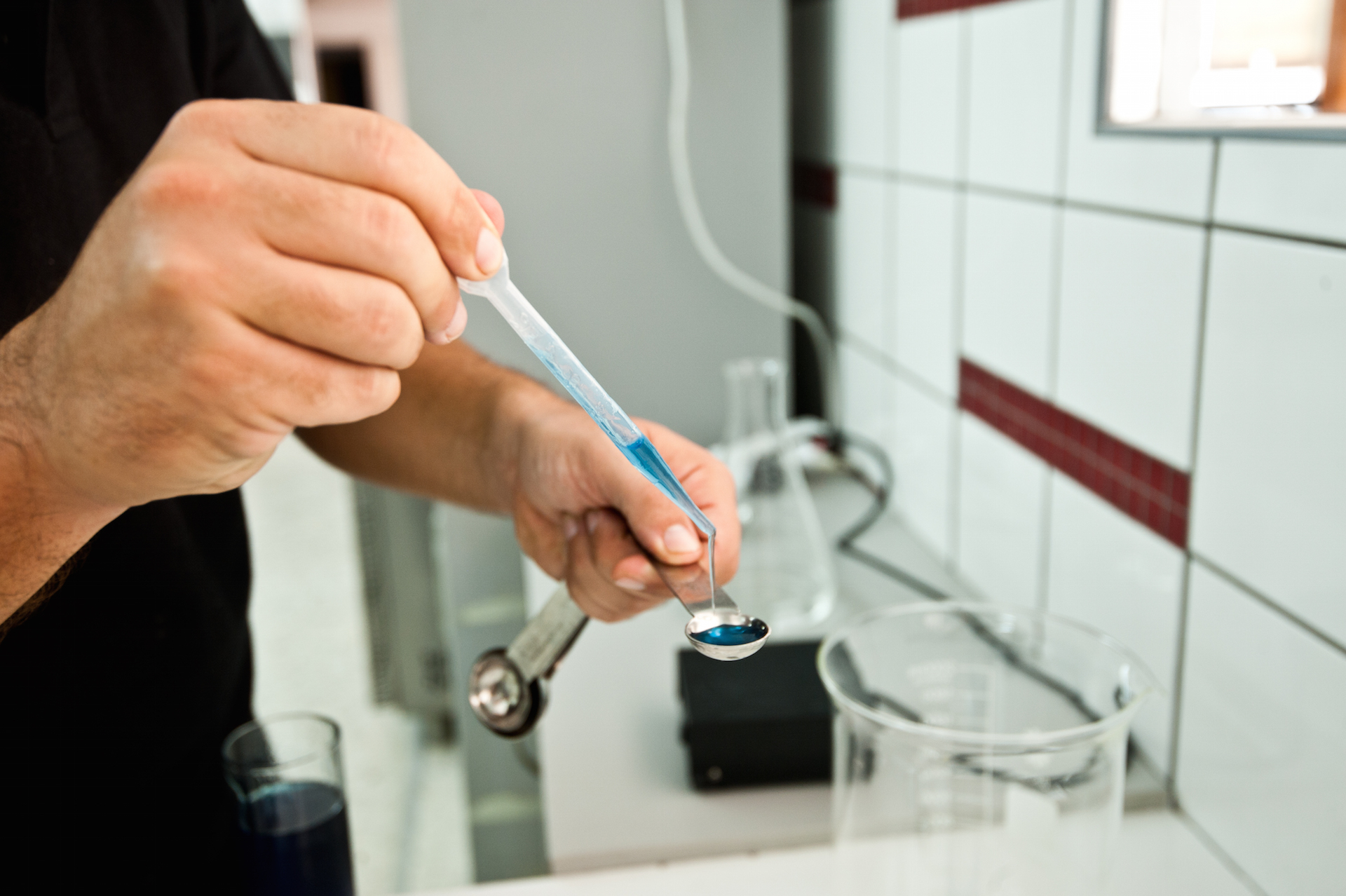 MOMIX BAR ERGASTIRIO