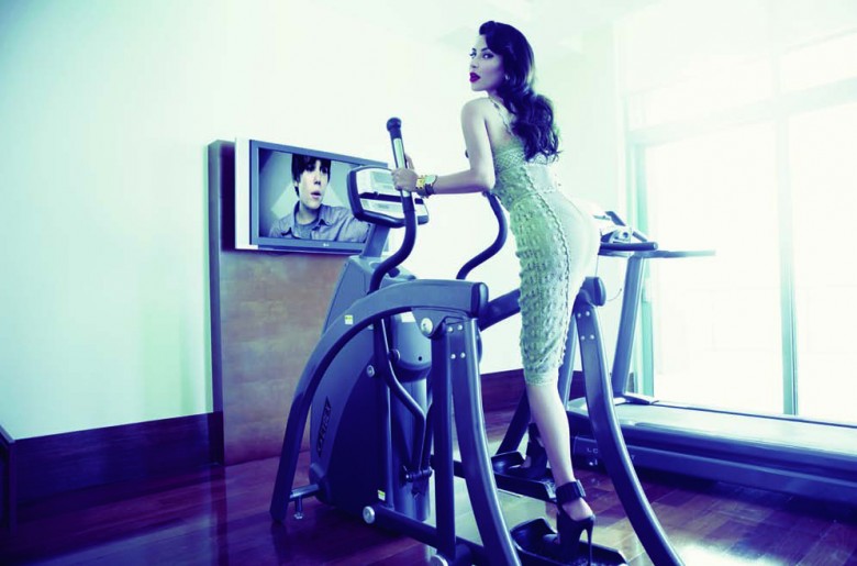 77904_kim_kardashian_justin_bieber_elle_magazine_3_122_456lo