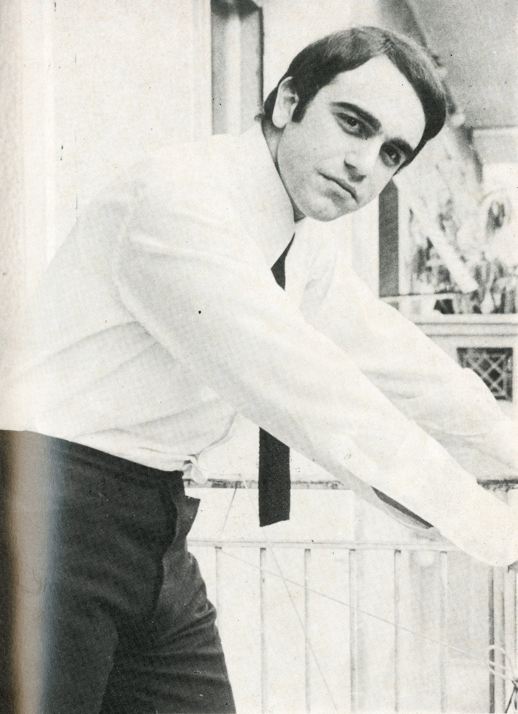 17 ετών (1963) σε τυπικό αθηναϊκό μπαλκόνι