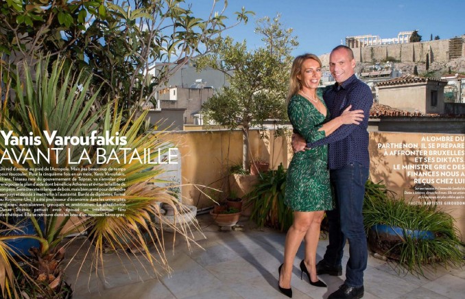 Ο Γιάνης Βαρουφάκης φωτογραφίζεται για το Paris Match και τα social media παίρνουν φωτιά