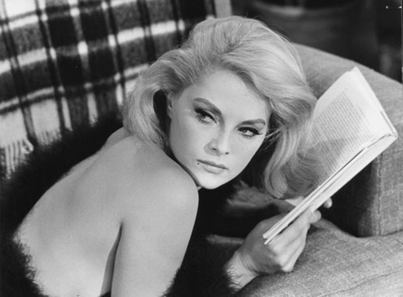040-virna-lisi-theredlist