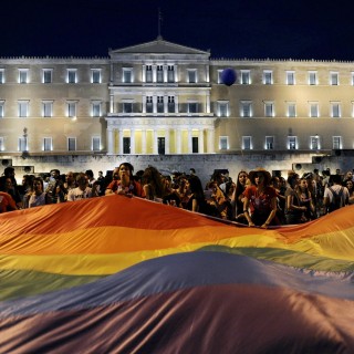 Νέα Δημοκρατία: Χαρείτε ένα κόμμα, τόσο κοινωνικά φιλελεύθερο, που δεν βρέθηκε ούτε μια ψυχή να ψηφίσει υπέρ της συνταγματικής καθιέρωσης της απαγόρευσης διακρίσεων λόγω σεξουαλικού προσανατολισμού και ταυτότητας ή χαρακτηριστικών φύλου