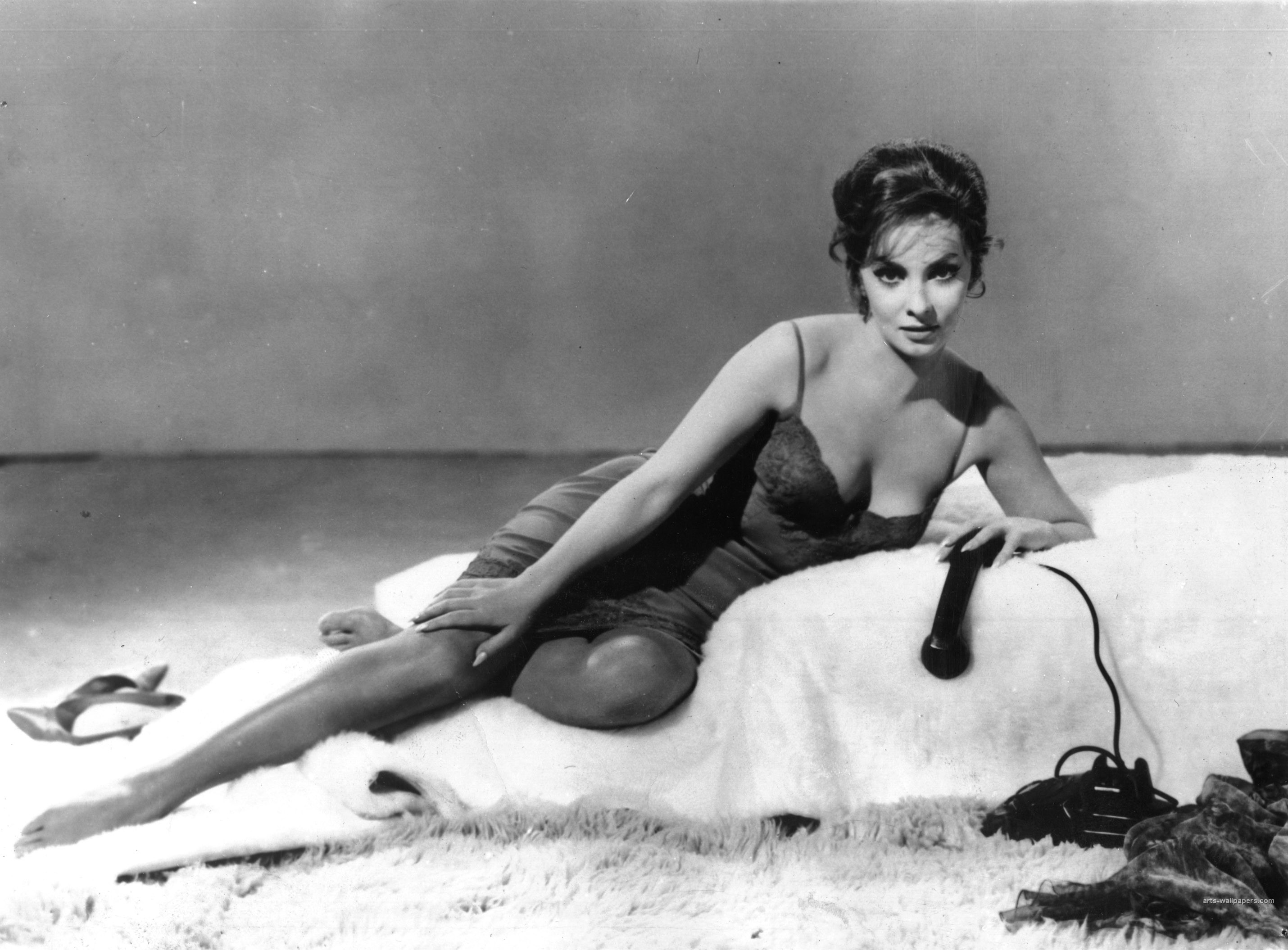 Gina LOLLOBRIGIDA im Film 'Go naked in the world', 1961