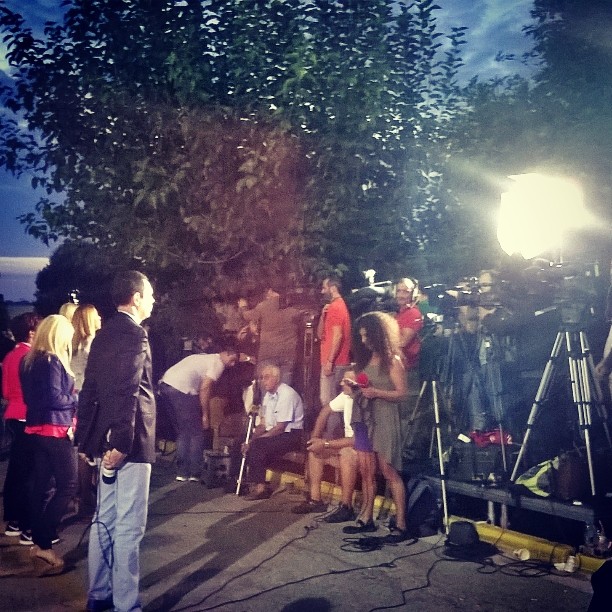 Δημοσιογράφοι έξω από την ΕΡΤ.