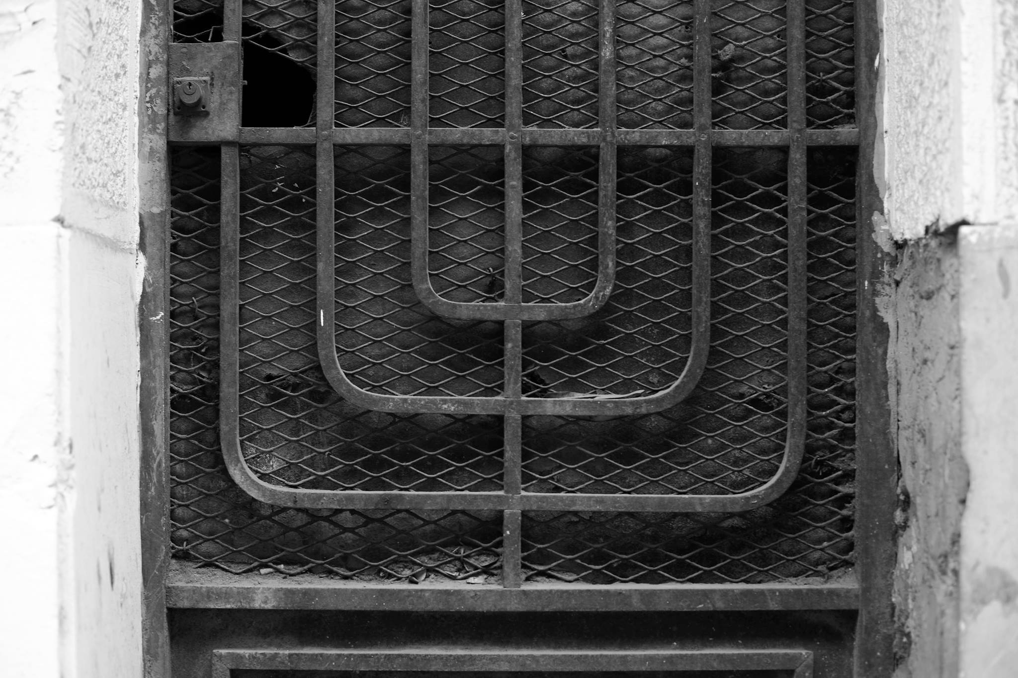 Εξώθυρα του 1934 στην οδό Σόλωνος, του Θ. Σαραμαντή