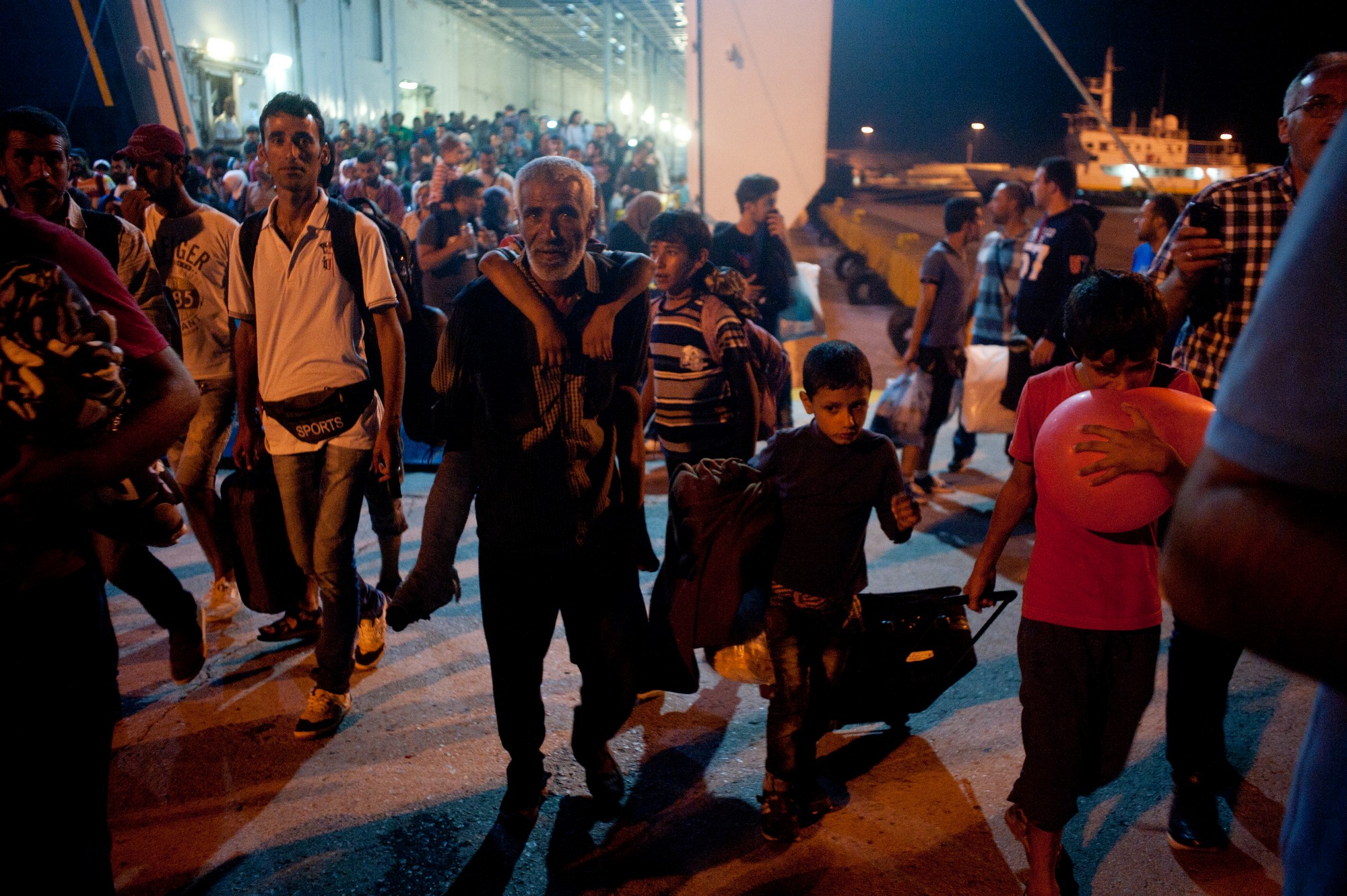 refugees, syrians,lesvos island, pireaus, port, vessel, ship, europe, crisis, arrivel,war, πρόσφυγας, μετανάστης ,Πειραιάς, αφιξη,πλοίο, Ελ Βενιζέλος, μεταναστευτικό, Σύρος