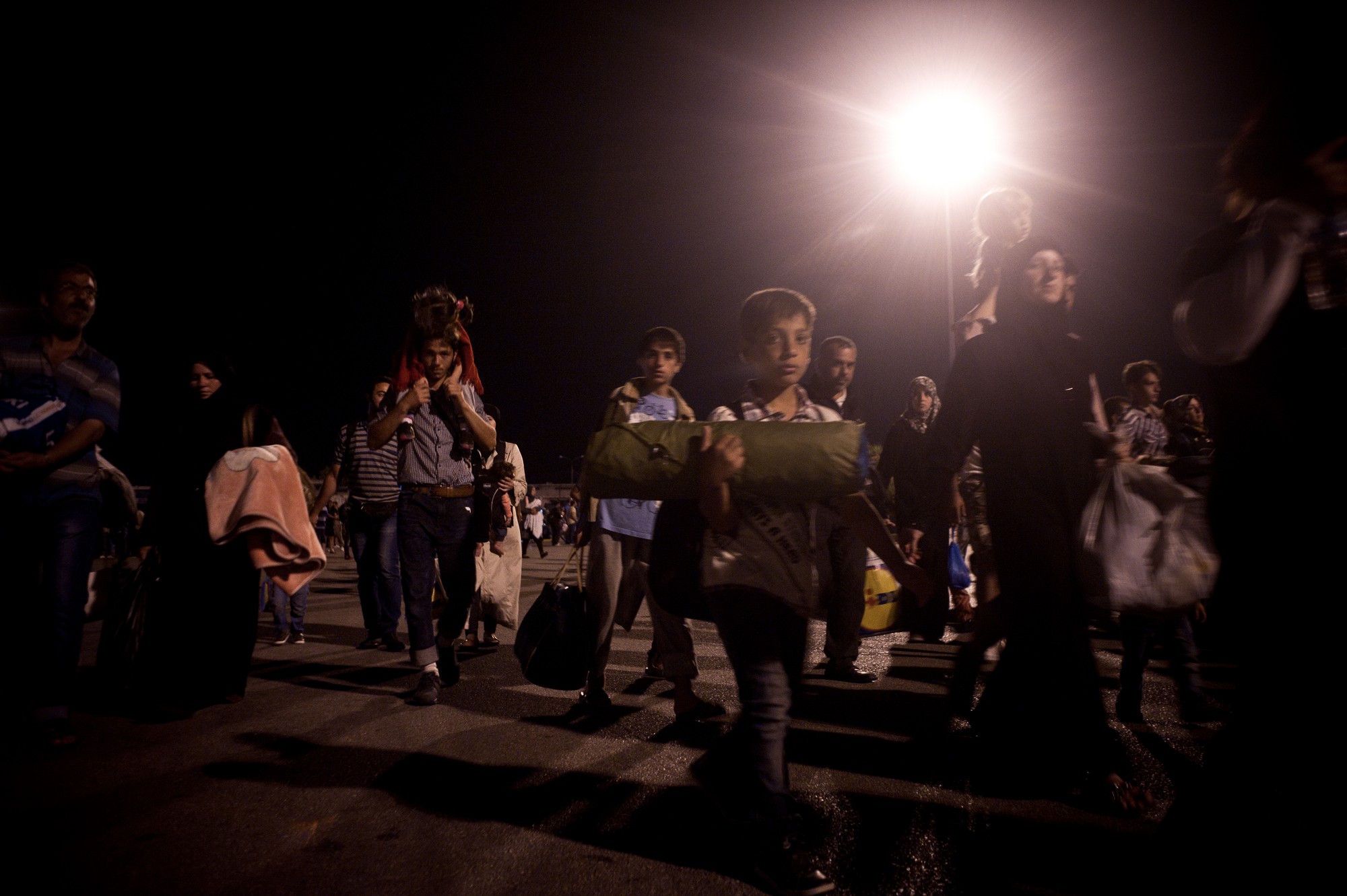 refugees, syrians,lesvos island, pireaus, port, vessel, ship, europe, crisis, arrivel,war, πρόσφυγας, μετανάστης ,Πειραιάς, αφιξη,πλοίο, Ελ Βενιζέλος, μεταναστευτικό, Σύρος