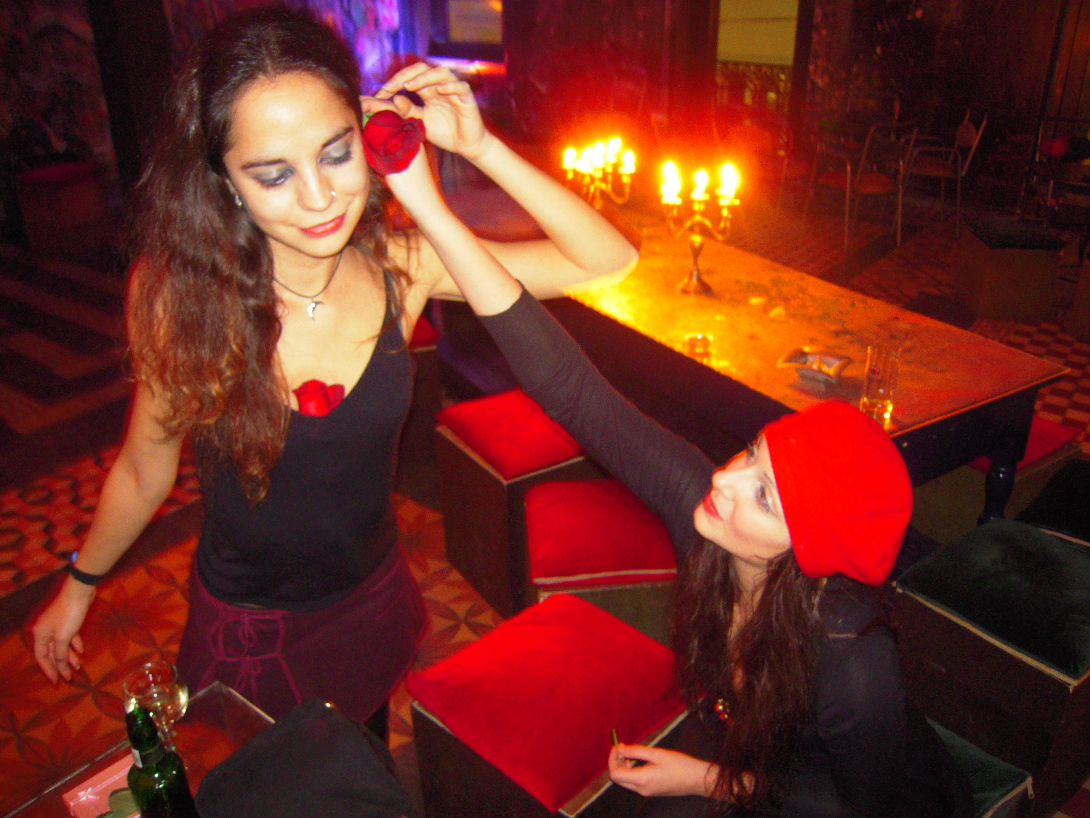 Τα κορίτσια του :UPstairs, Πένια και Έμμα