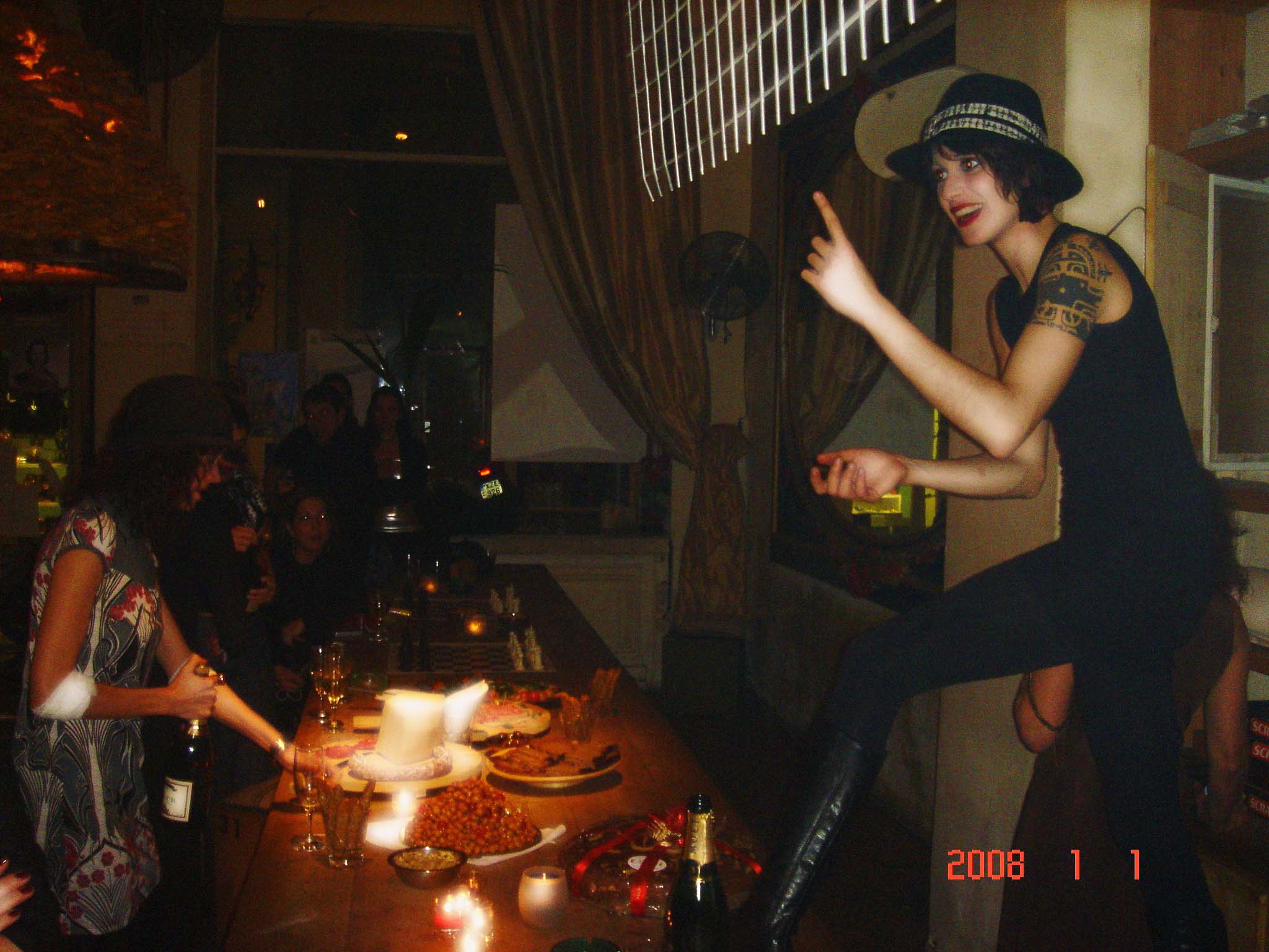 Ανοίγωντας σαμπάνιες, Πρωτοχρονιά 2008