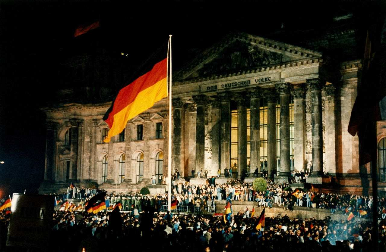deutschlandfahne-vor-reichstag_foto_LEMO-F-6-182_uls