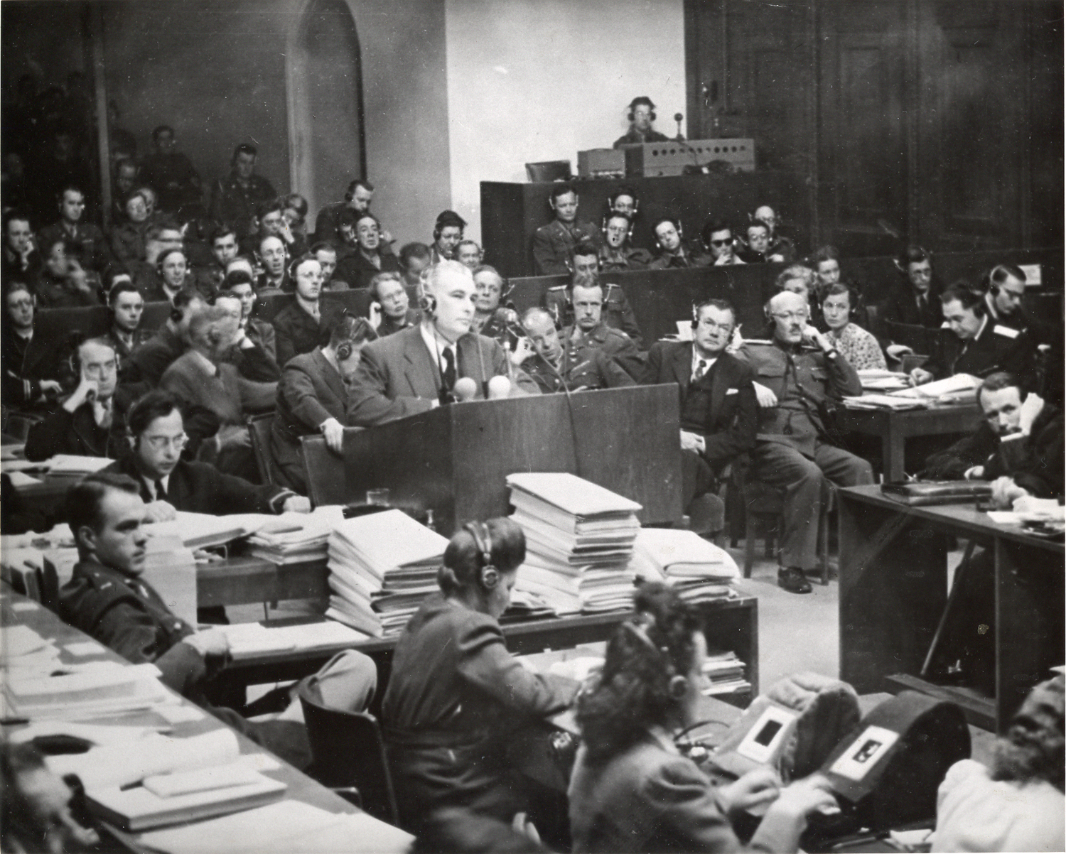 dodd_thomas_nuremberg_trial_courtroom