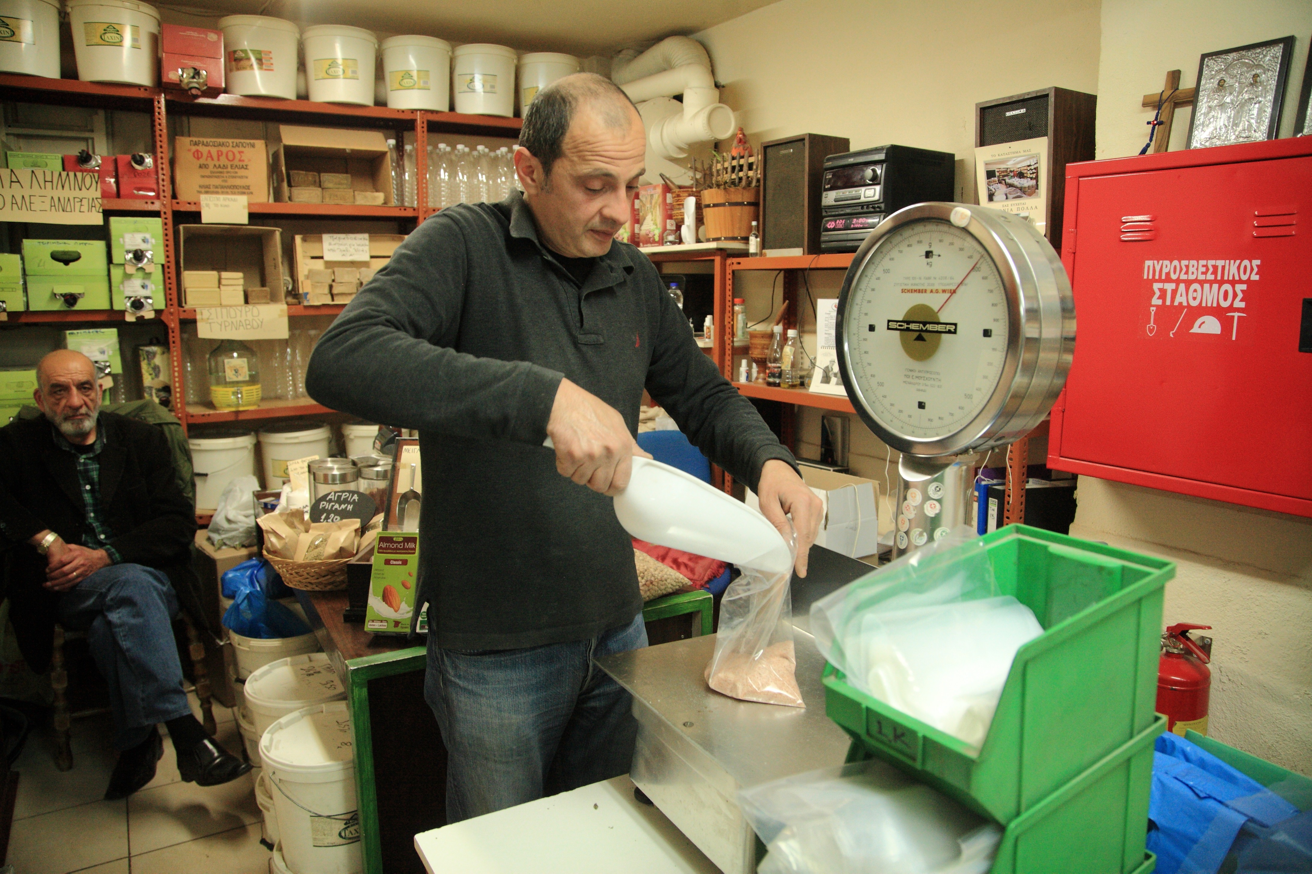 Ο κύριος Πέτρος μας βάζει αλάτι Ιμαλαϊων με τη σέσουλα