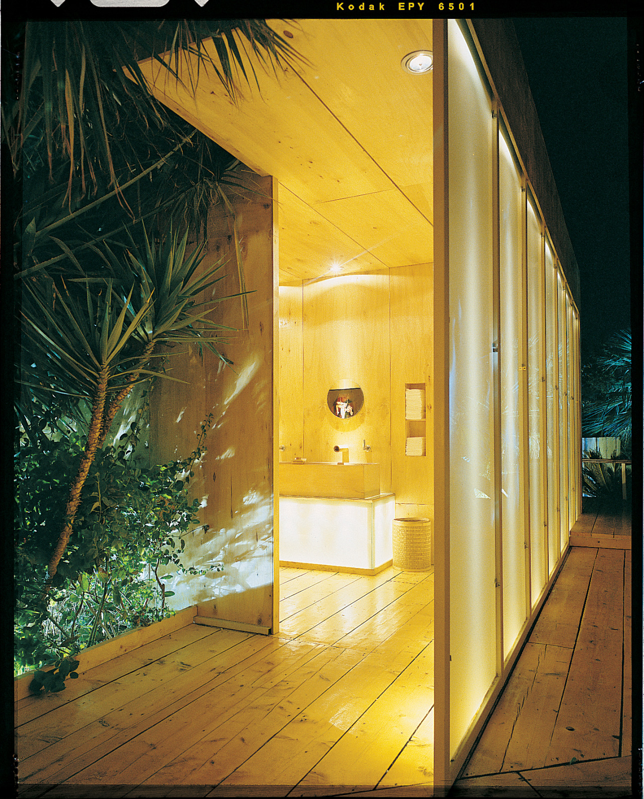 Mezzo Mezzo Restaurant by Kirios Criton, 2000