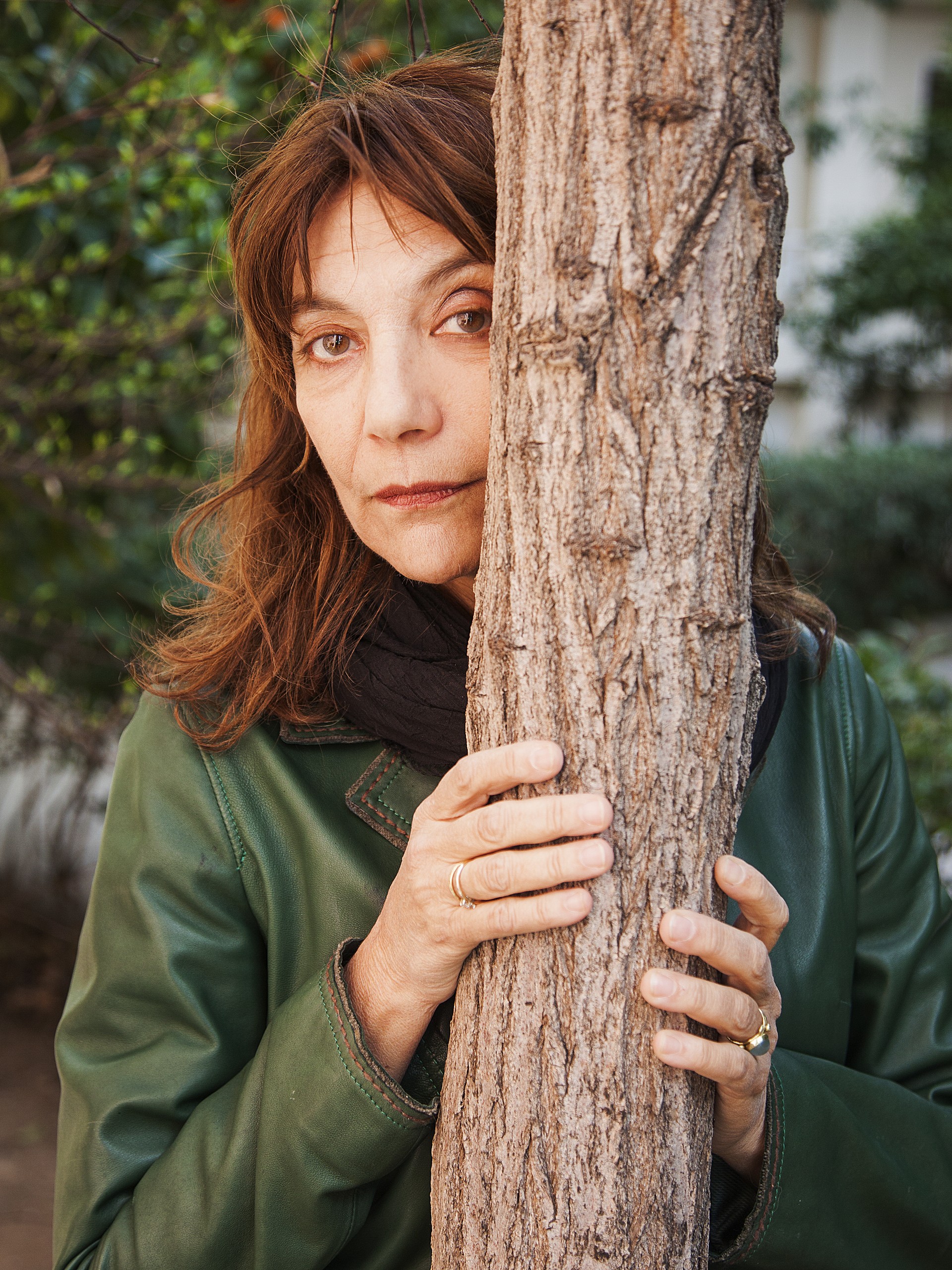 «στο τέλος της Σκουφά, συναντώ τη θάλασσα, Γαλάζια νερά; Τέτοια ώρα; Εδώ; Στο χέρι μου βαστάω, σφιχτά, το κλειδί. Να βούταγα, και με μεγάλες απλωτές, να κατευθυνόμουνα προς το σπίτι μου;»