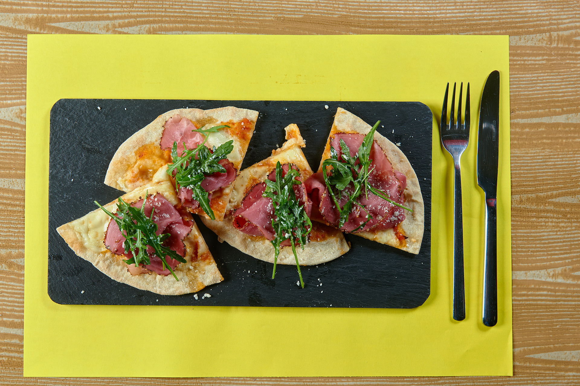 Πίτσα με chorizo Δράμας