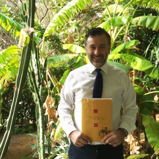 Ο Νικόλας Φαράκλας περνάει μια εβδομάδα με το Black Book of Blackness