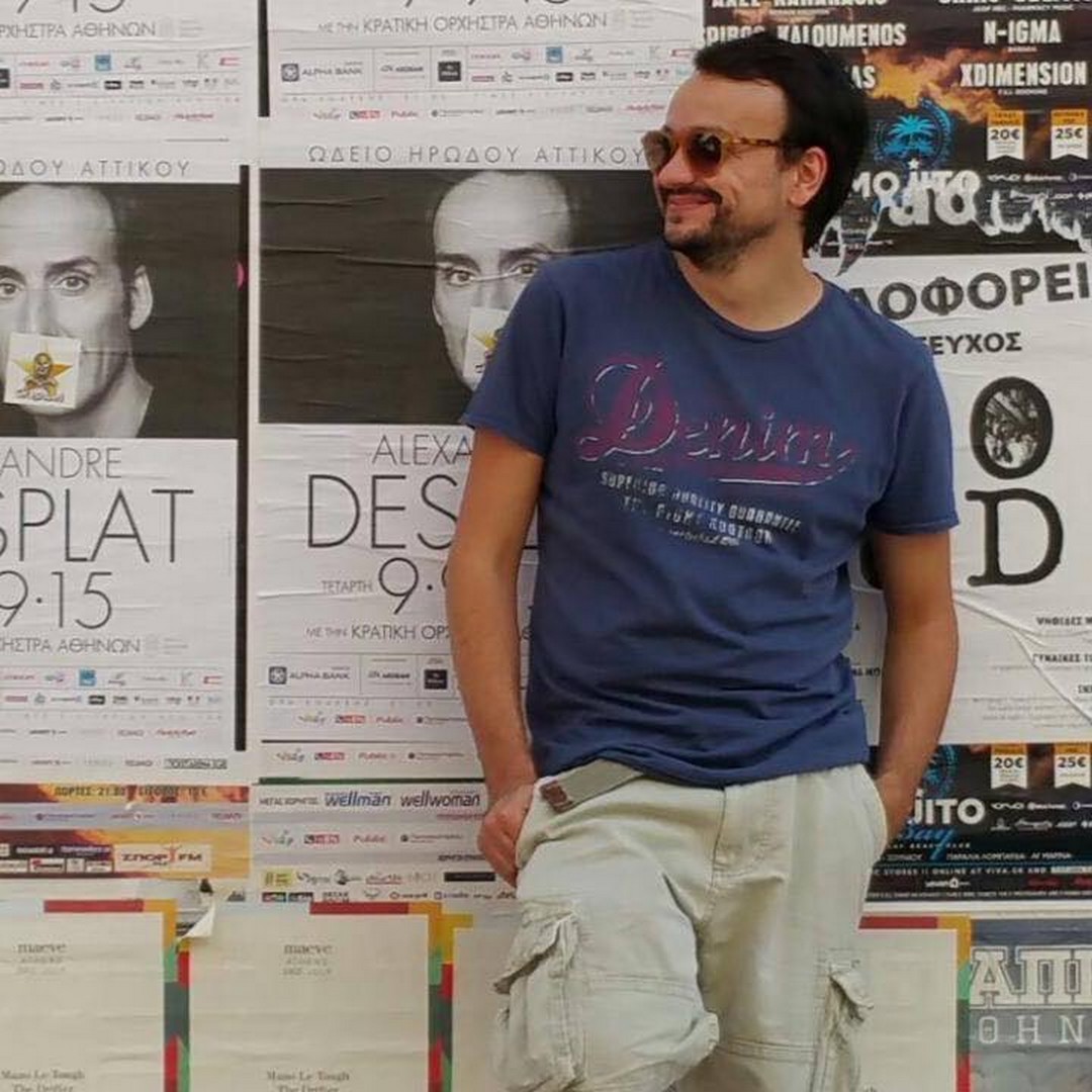 Ο Δημήτρης Διαμάντης με μια δημιουργία Urban Owl.
