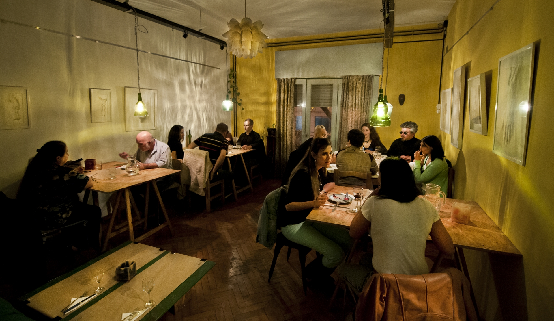 Το σαλόνι του Χρήστου Ελευθεριάδη στο Μπουένος Άιρες κάθε Παρασκευή και Σάββατο μετατρέπεται σε εστιατόριο ελληνικής κουζίνας