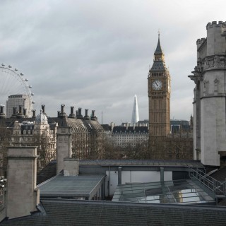 Η υποκρισία πίσω από το λουκέτο του Fabric