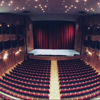 Στις 3 Νοεμβρίου του 1944 η Εθνική Λυρική Σκηνή δίνει την πρώτη της παράσταση και συναυλία