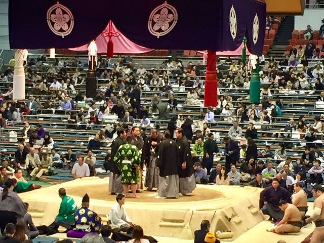 Οι κριτές αποφασίζουν για την κατάληξη ενός αμφίρροπου αγώνα.