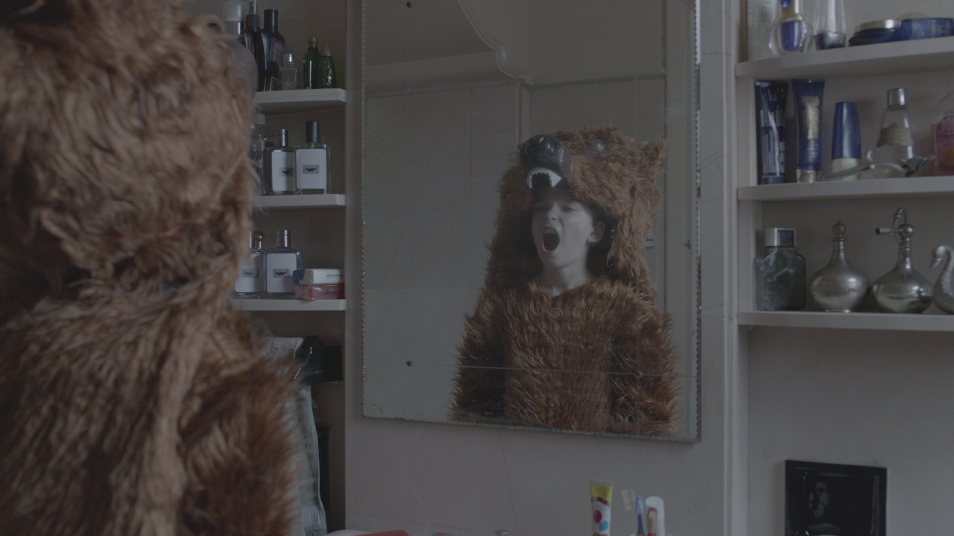 Mirror screaming
