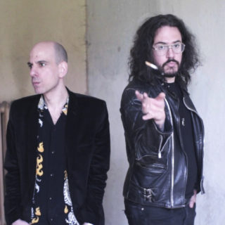 Για τους 2 by bukowski το καλύτερο γιατρικό του hangover είναι σόδα, πίτσα και Seinfeld