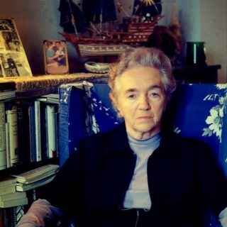 Λειτουργεί, της Ζωής Καρέλλη