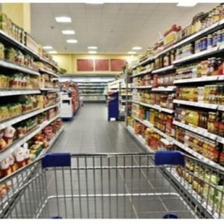 Σούπερ μάρκετ: Μειώσεις τιμών 8% σε πάνω από 2.000 κωδικούς