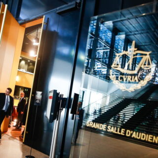 ΔΕΕ: Υποχρεωτική η αναγνώριση γάμων ομόφυλων ζευγαριών μεταξύ κρατών-μελών της ΕΕ