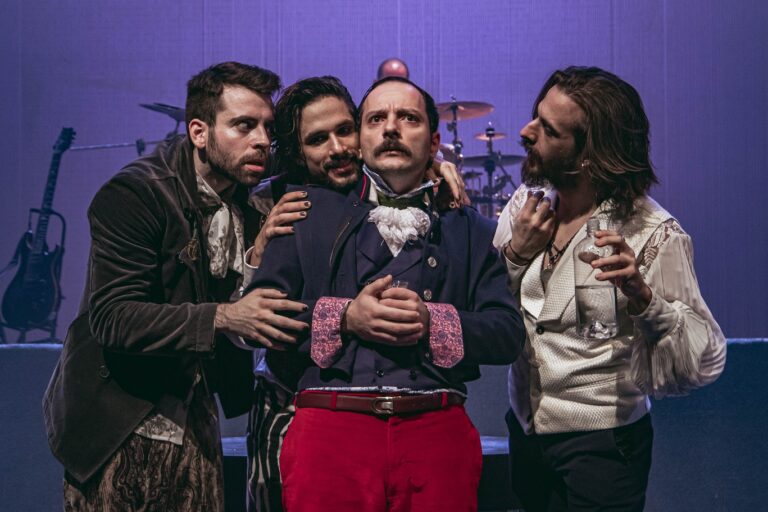 Ο Ηλίας Μουλάς σε σκηνή από τους Παίχτες