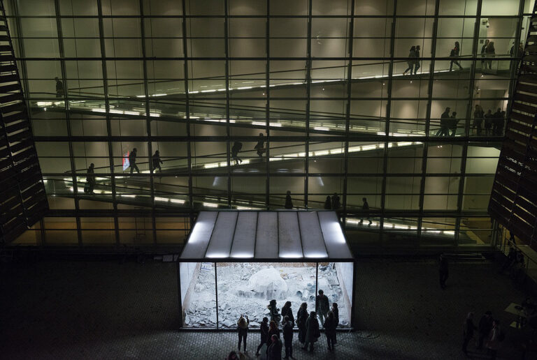 AS ONE, 2016 | Aνάθεση και διοργάνωση NEON + Marina Abramović Institute | Θοδωρής Τράμπας, Παγγαία, 2016 | Μουσείο Μπενάκη, Αθήνα | Φωτογραφία © Ναταλία Τσουκαλά