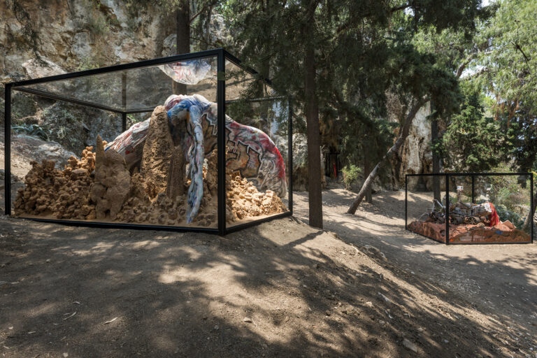 Adrián Villar Rojas, The Theater of Disappearance, 2017 | Ο ΝΕΟΝ στο Εθνικό Αστεροσκοπείο Αθηνών, Λόγος Νυμφών | Φωτογραφία © Πάνος Κοκκινιάς | Ευγενική παραχώρηση NEON και ο καλλιτέχνης