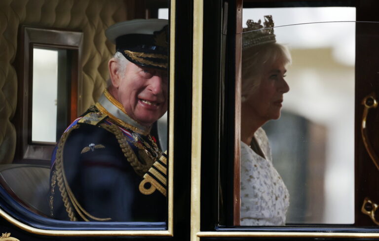Ο βασιλιάς Κάρολος έγινε ο πρώτος μονάρχης που αποκάλυψε την εφορία του
