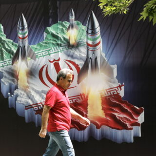 Συνομιλίες Ιράν-ΗΠΑ: Ο Ιρανός αξιωματούχος Λαριτζανί έφτασε στο Ομάν