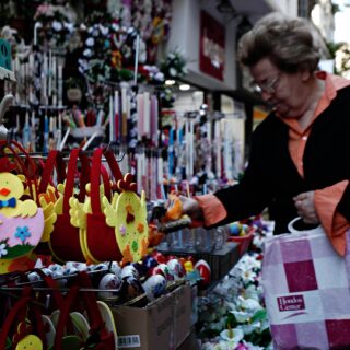 Από σήμερα το εορταστικό ωράριο για το Πάσχα