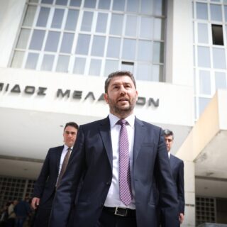 Δίκη για το Predator: Τι απαντά η τράπεζα για την κάρτα των μολυσμένων μηνυμάτων