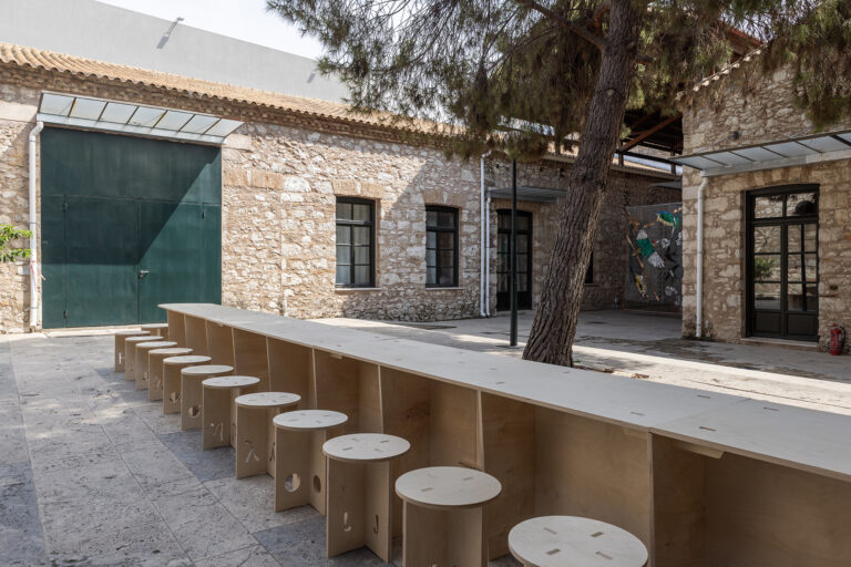 Κώστας Ρουσσάκης, Κόλαση, 2024 (λεπτομέρεια). Κόντρα πλακέ. Διαστάσεις μεταβλητές. Ευγενική παραχώρηση ο καλλιτέχνης, έργο κατ’ ανάθεση από τον Οργανισμό ΝΕΟΝ. Mε ιδιαίτερες ευχαριστίες στην Εθνική Λυρική Σκηνή.