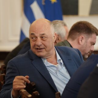 Αχιλλέας Μπέος: Ζήτησε να σβηστούν τα ονόματα των θυμάτων των Τεμπών από το Σύνταγμα