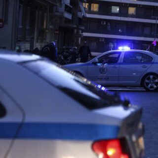 Πυροβολισμοί τα ξημερώματα στην Ομόνοια – Ένας τραυματίας