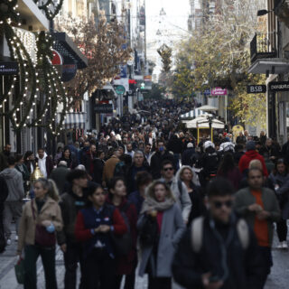 Ξεκίνησε από σήμερα το εορταστικό ωράριο