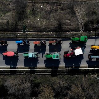 Στους δρόμους βγαίνουν οι αγρότες