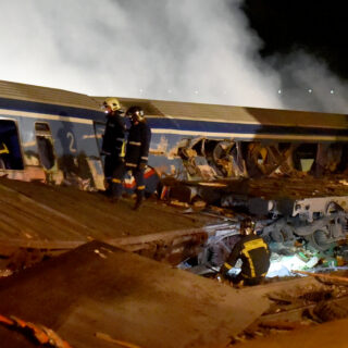 Τέμπη: Ακυρώνονται οι εκταφές τριών σορών