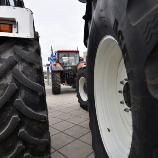 Κινητοποιήσεις αγροτοκτηνοτρόφων σε Λάρισα και Πάτρα