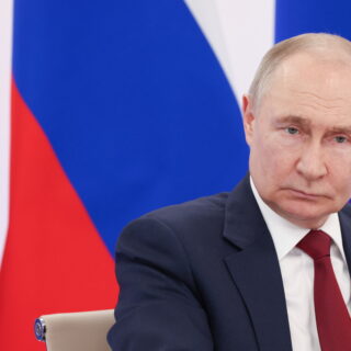 Πούτιν: «Ειλικρινείς» οι προσπάθειες των ΗΠΑ για τον τερματισμό του πολέμου