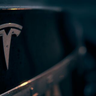 Tesla: Οι πωλήσεις στην Ευρώπη μειώθηκαν στο μισό τον Απρίλιο