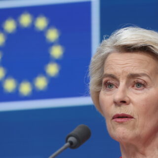 Ούρσουλα φον ντερ Λάιεν: Αυτές είναι οι τρεις επιλογές για τη χρηματοδότηση της Ουκρανίας