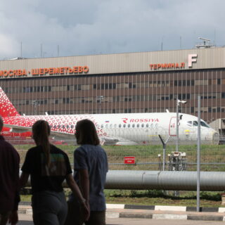 «Κύμα» ουκρανικών drones παρέλυσε ρωσικά αεροδρόμια